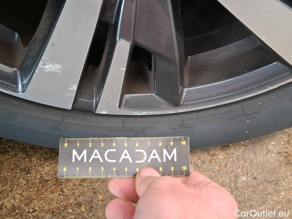  Peugeot  3008  Allure Pack 1.2 PureTech 130CV BVA8 E6d #26