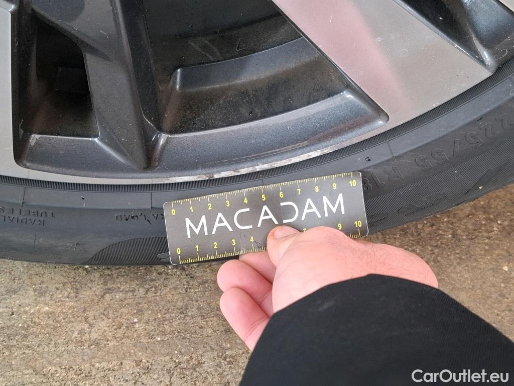  Peugeot  3008  Allure Pack 1.2 PureTech 130CV BVA8 E6d #21