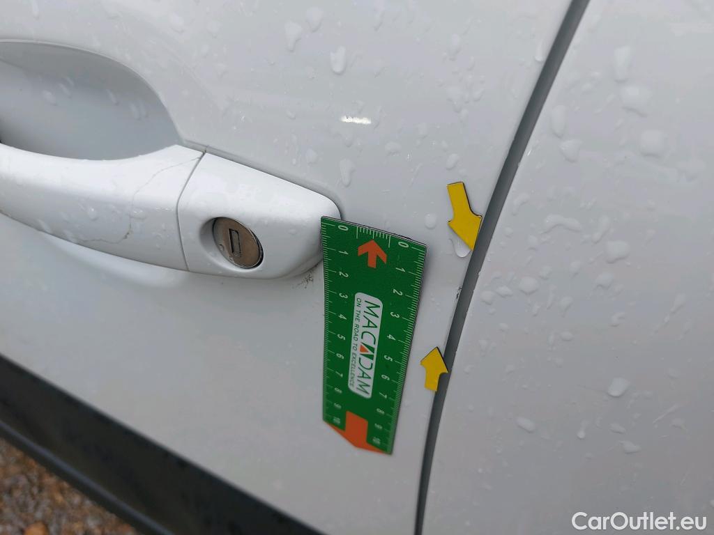  Citroen  C3 CITROEN  / 2016 / 5P / Berline PureTech 110 S&S BVM Shine Business #2