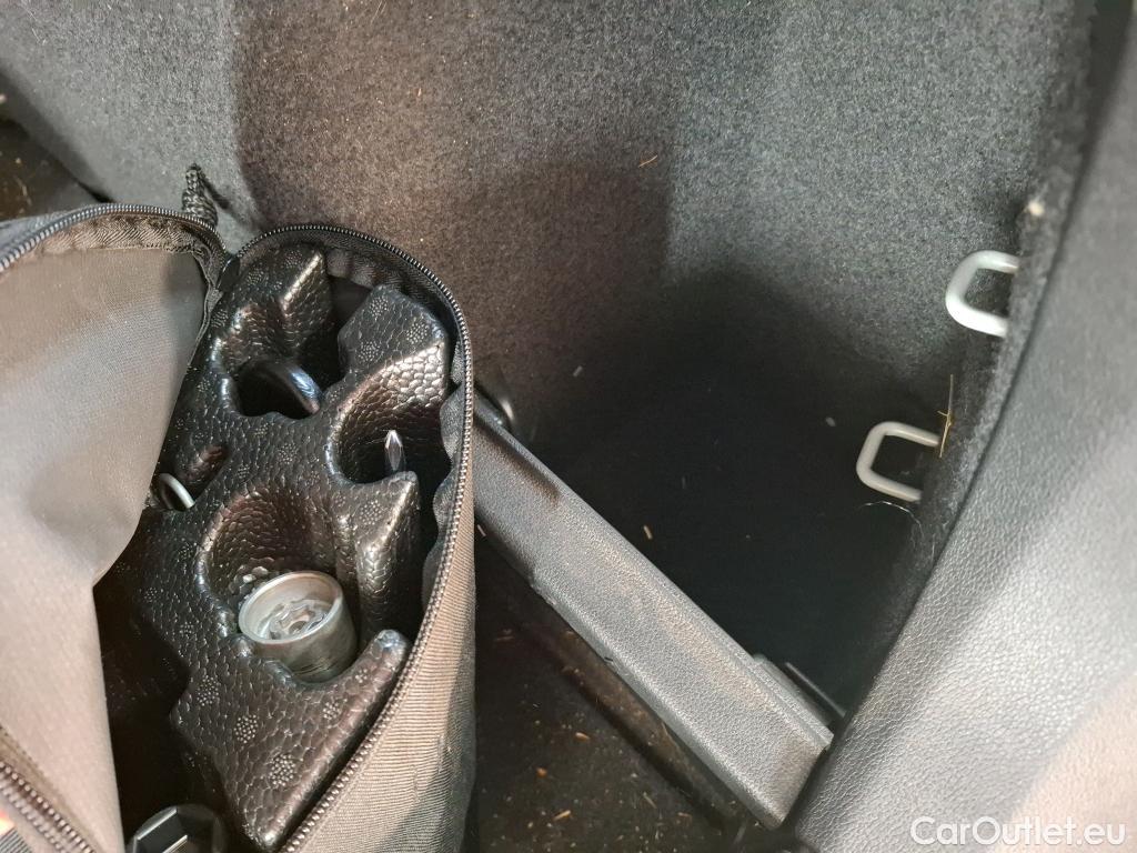  Volkswagen  Tiguan VOLKSWAGEN  / 2020 / 5P / SUV 1.5 TSI 150 DSG7 Elegance #8