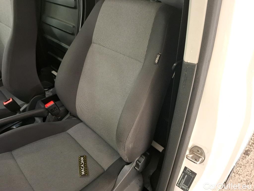  Volkswagen  Caddy VOLKSWAGEN  Van / 2015 / 4P / Fourgonnette 1.4 TGI GNV 110 Business Line #11