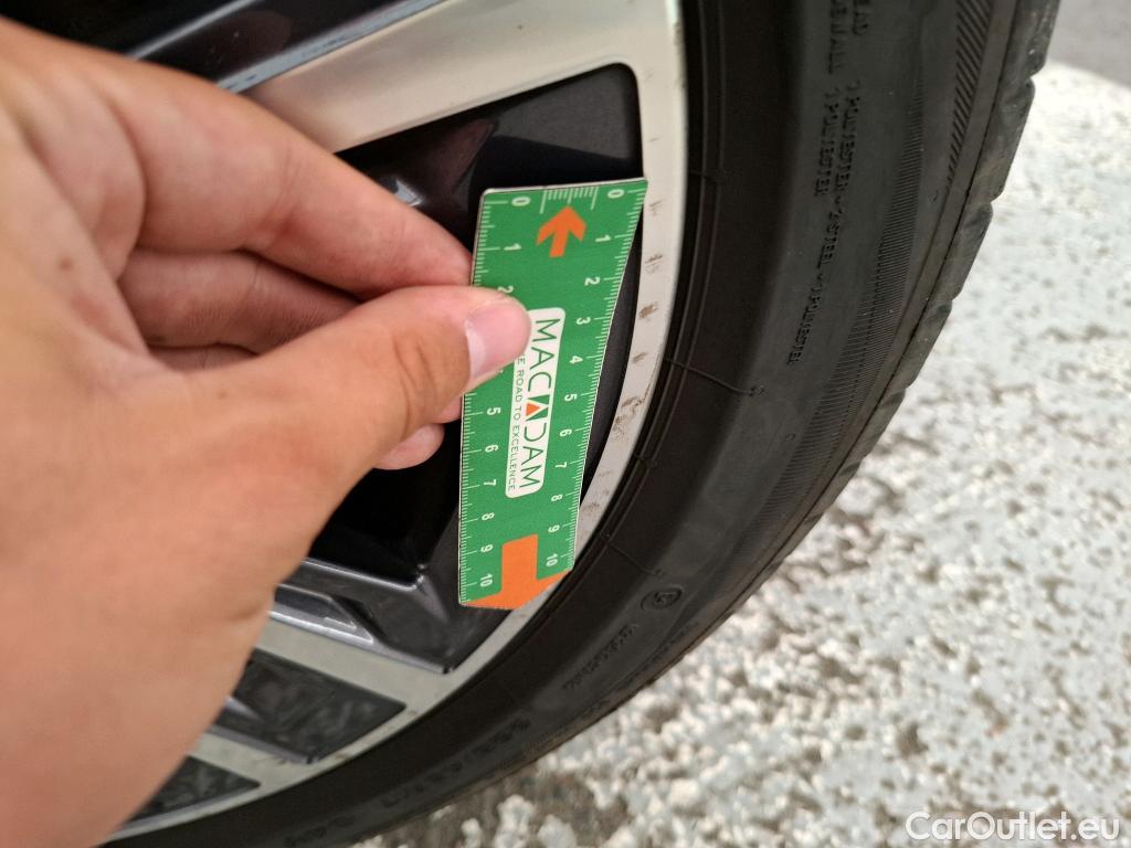  Bmw  Serie 1 BMW Série 1 / 2019 / 5P / Berline 116d DKG7 Business Design #4