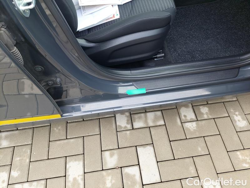  KIA  Cee'd Ceed Sportswagon (2018->) Ceed SW 1.5 T-GDI 118 Top #24