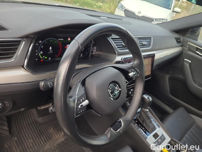  Skoda  Superb  2 (2008) Supe.2.0TDI 147 L&K 4x4 Aut #10