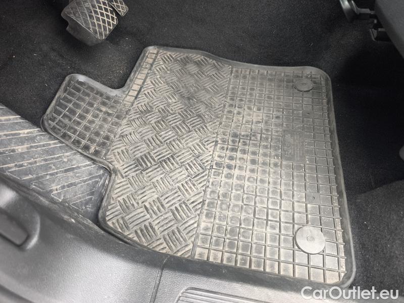  Volkswagen  Touran  (5T1)(2015)  2.0TDI 110 Highline DSG #7