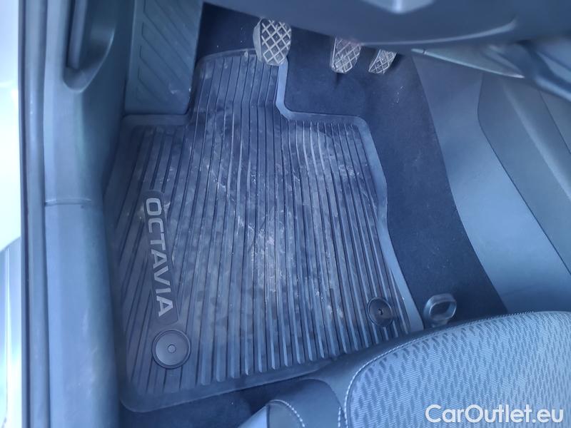  Skoda  Octavia  Combi (NX3)(2020) Oct.Combi 1.5TSI 110 Style #6