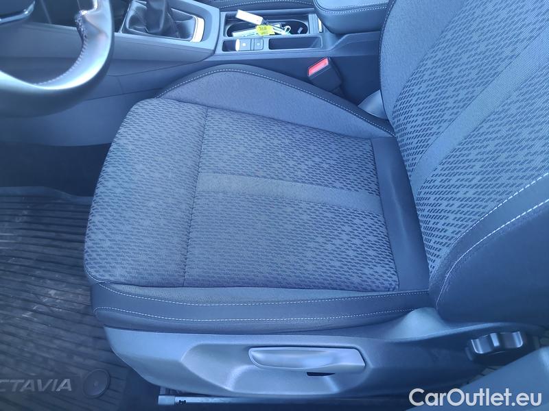  Skoda  Octavia  Combi (NX3)(2020) Oct.Combi 1.5TSI 110 Style #9