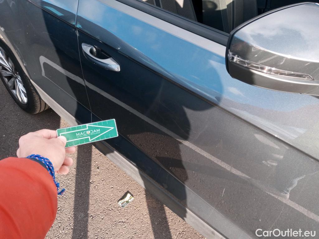  Volkswagen  T-ROC VOLKSWAGEN  / 2017 / 5P / todoterreno Advance 2.0 TDI 110kW (150CV) DSG (AC2) #24