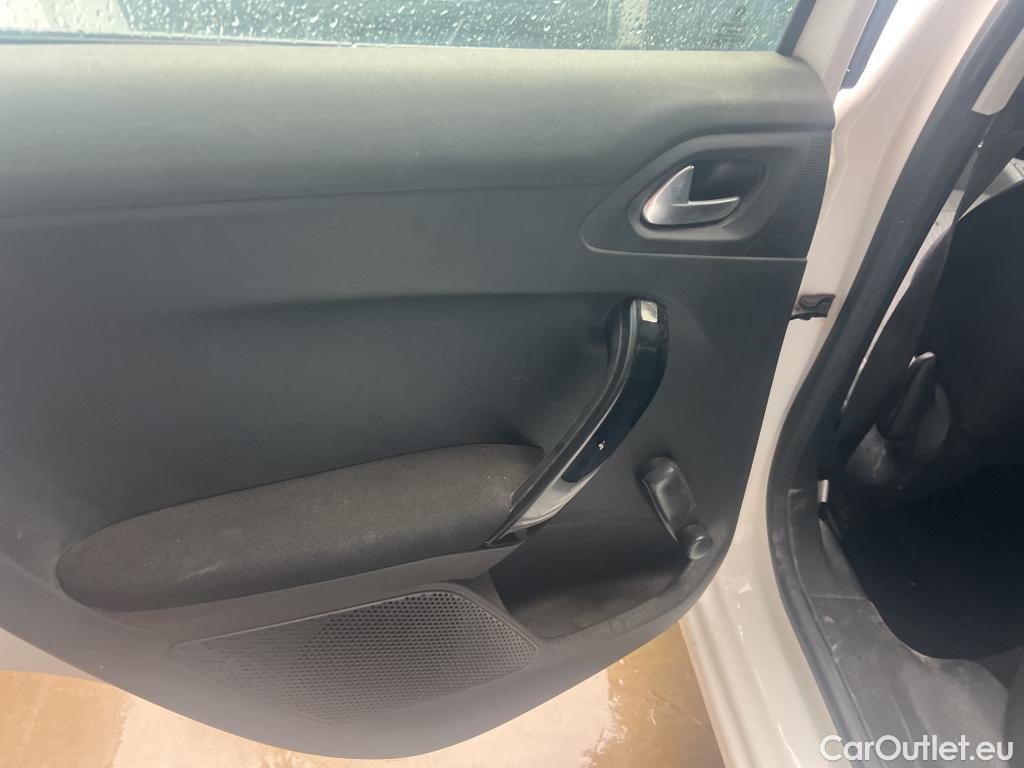  Peugeot  208 PEUGEOT  / 2019 / 5P / berlina con portón BlueHDi 73kW (100CV) Active #26