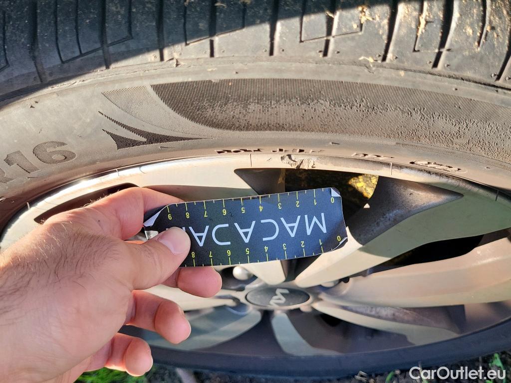  KIA  STONIC KIA  / 2017 / 5P / todoterreno 1.0 T-GDi 88kW (120CV) MHEV iMT Drive #32