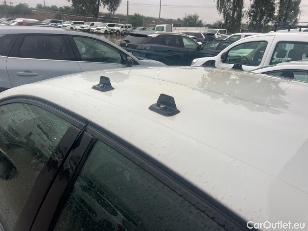  Peugeot  208 PEUGEOT  / 2019 / 5P / berlina con portón BlueHDi 73kW (100CV) Active #4