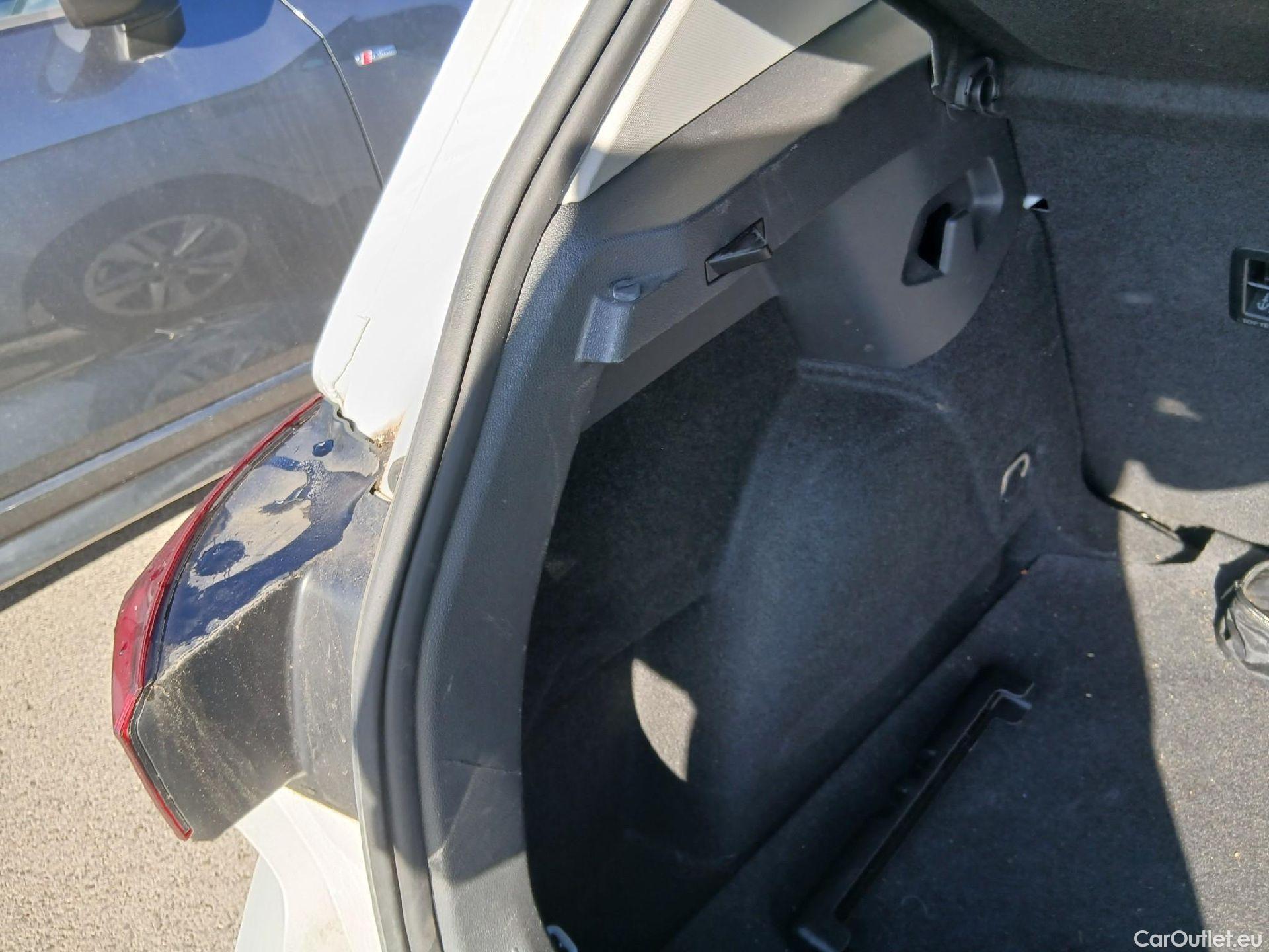  Volkswagen  Golf  VOLKSWAGEN / 2020 / 5P / berlina con portón 2.0 TDI 85kW (115CV) #19