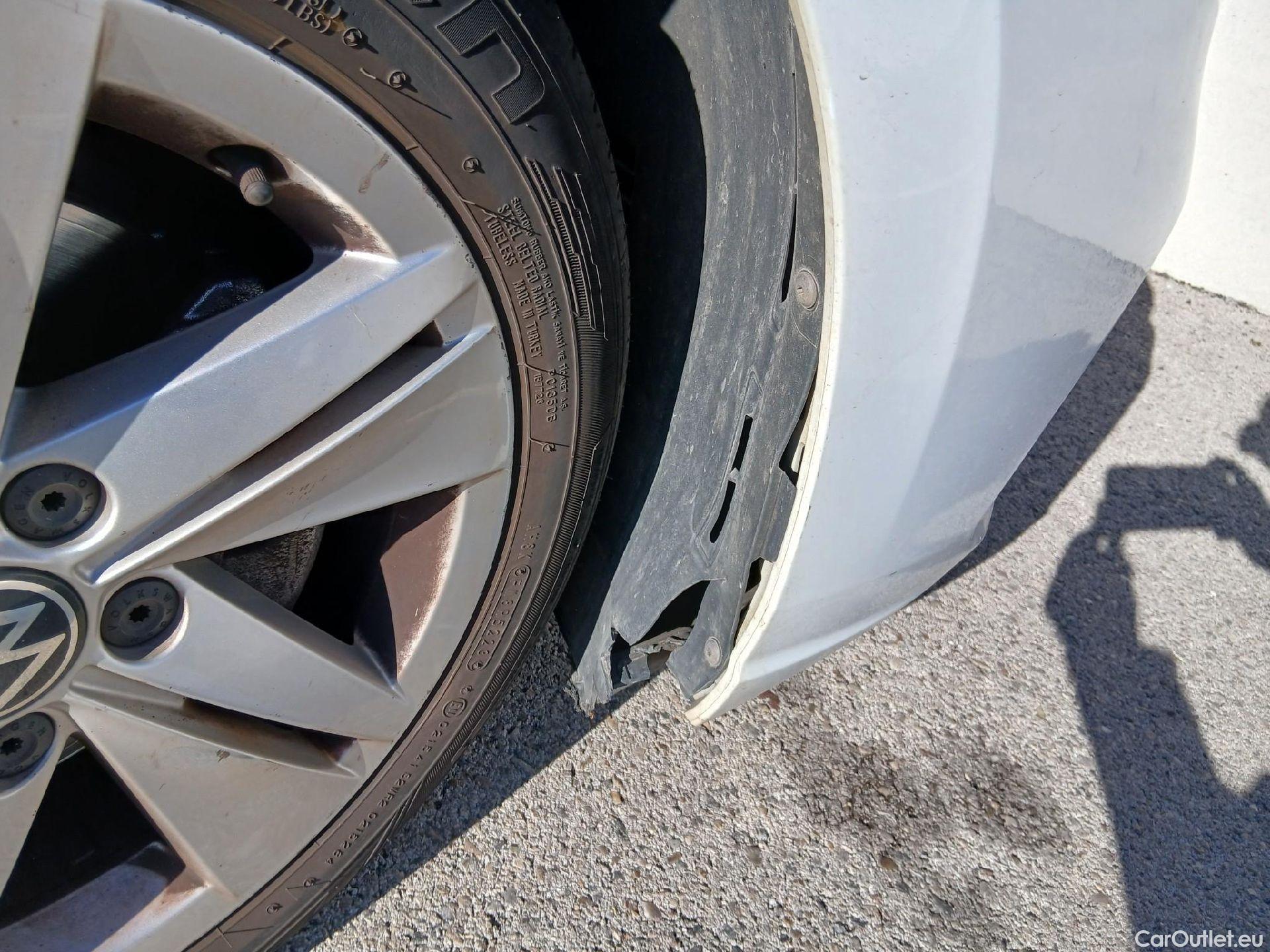  Volkswagen  Golf  VOLKSWAGEN / 2020 / 5P / berlina con portón 2.0 TDI 85kW (115CV) #31