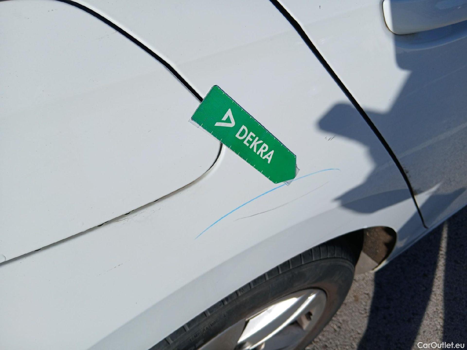  Volkswagen  Golf  VOLKSWAGEN / 2020 / 5P / berlina con portón 2.0 TDI 85kW (115CV) #25