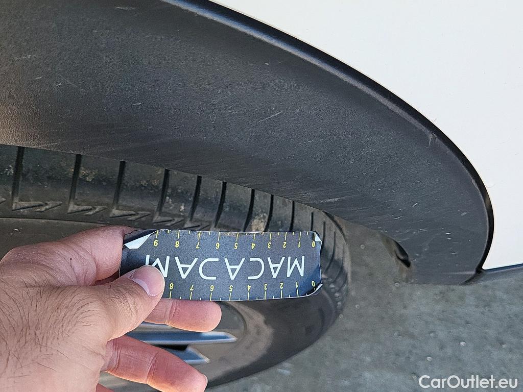  Peugeot  2008 PEUGEOT  / 2019 / 5P / todoterreno Active Pack BlueHDI 81kW (110CV) #26