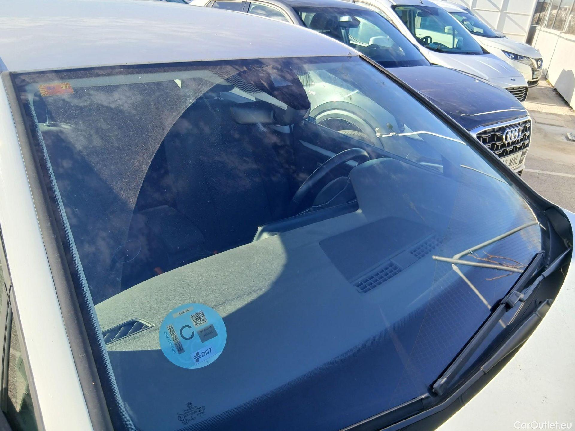  Volkswagen  Golf  VOLKSWAGEN / 2020 / 5P / berlina con portón 2.0 TDI 85kW (115CV) #4