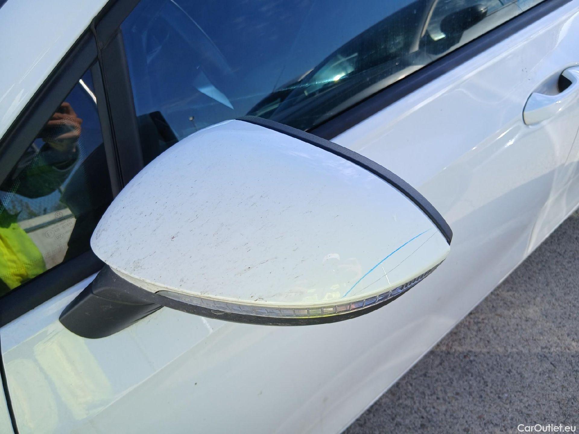  Volkswagen  Golf  VOLKSWAGEN / 2020 / 5P / berlina con portón 2.0 TDI 85kW (115CV) #9