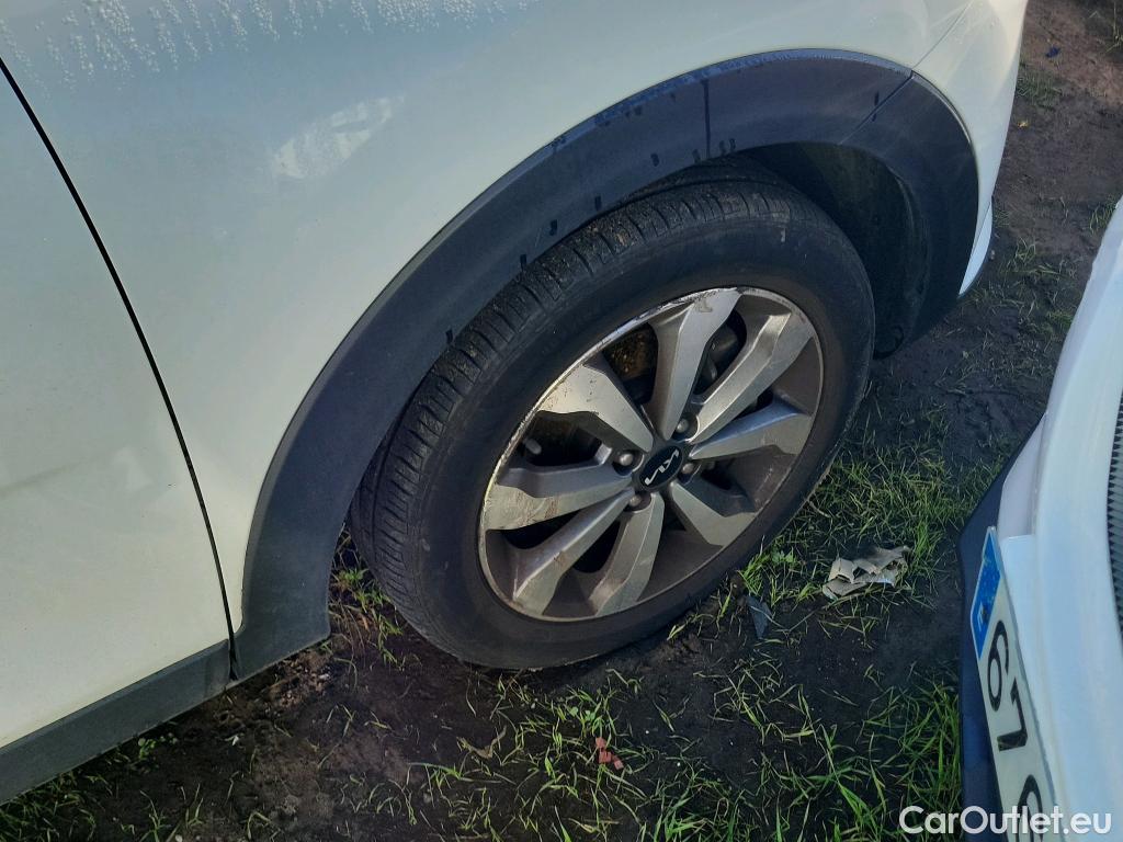  KIA  STONIC KIA  / 2017 / 5P / todoterreno 1.0 T-GDi 88kW (120CV) MHEV iMT Drive #5