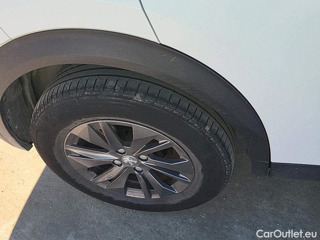  Peugeot  2008 PEUGEOT  / 2019 / 5P / todoterreno Active Pack BlueHDI 81kW (110CV) #25