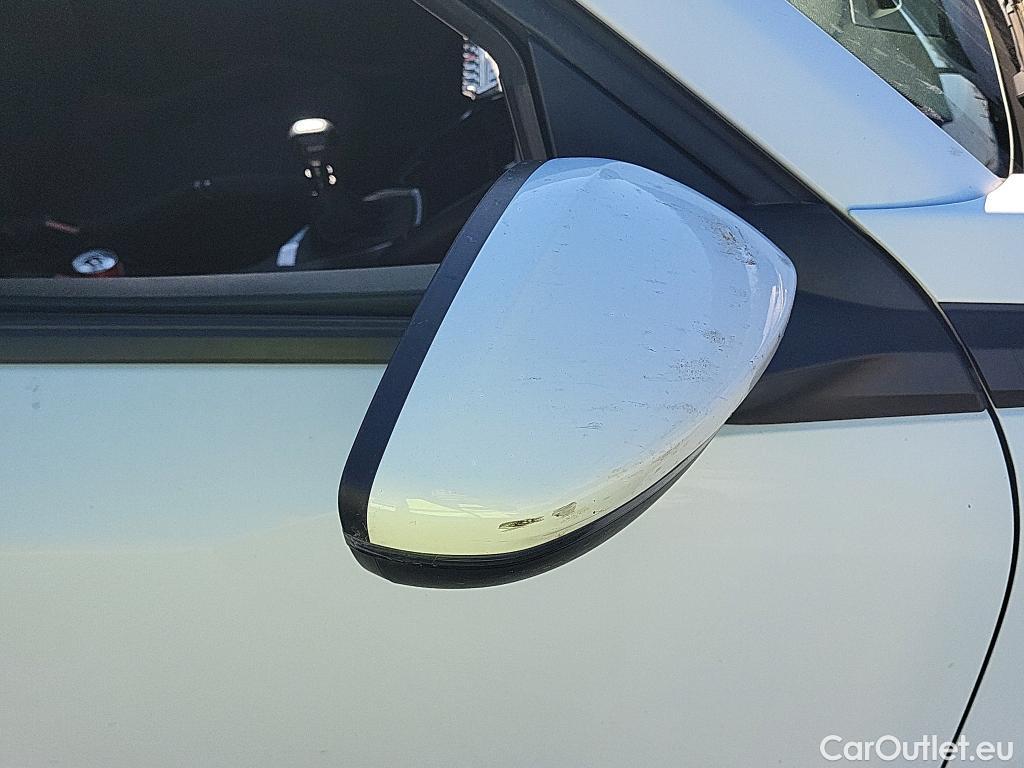  Peugeot  2008 PEUGEOT  / 2019 / 5P / todoterreno Active Pack BlueHDI 81kW (110CV) #27