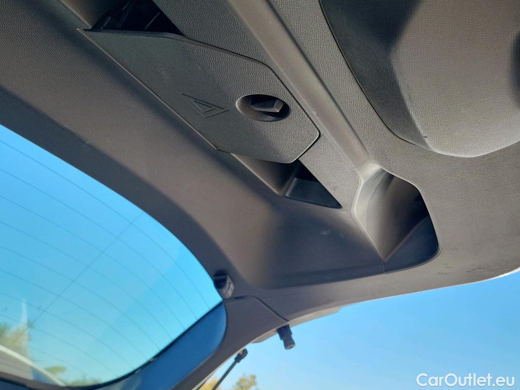  Peugeot  2008 PEUGEOT  / 2019 / 5P / todoterreno Active Pack BlueHDI 81kW (110CV) #9