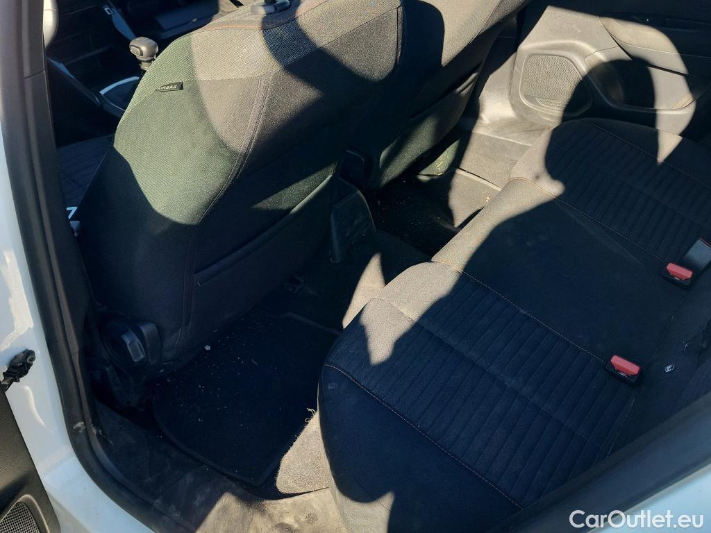  Peugeot  2008 PEUGEOT  / 2019 / 5P / todoterreno Active Pack BlueHDI 81kW (110CV) #32