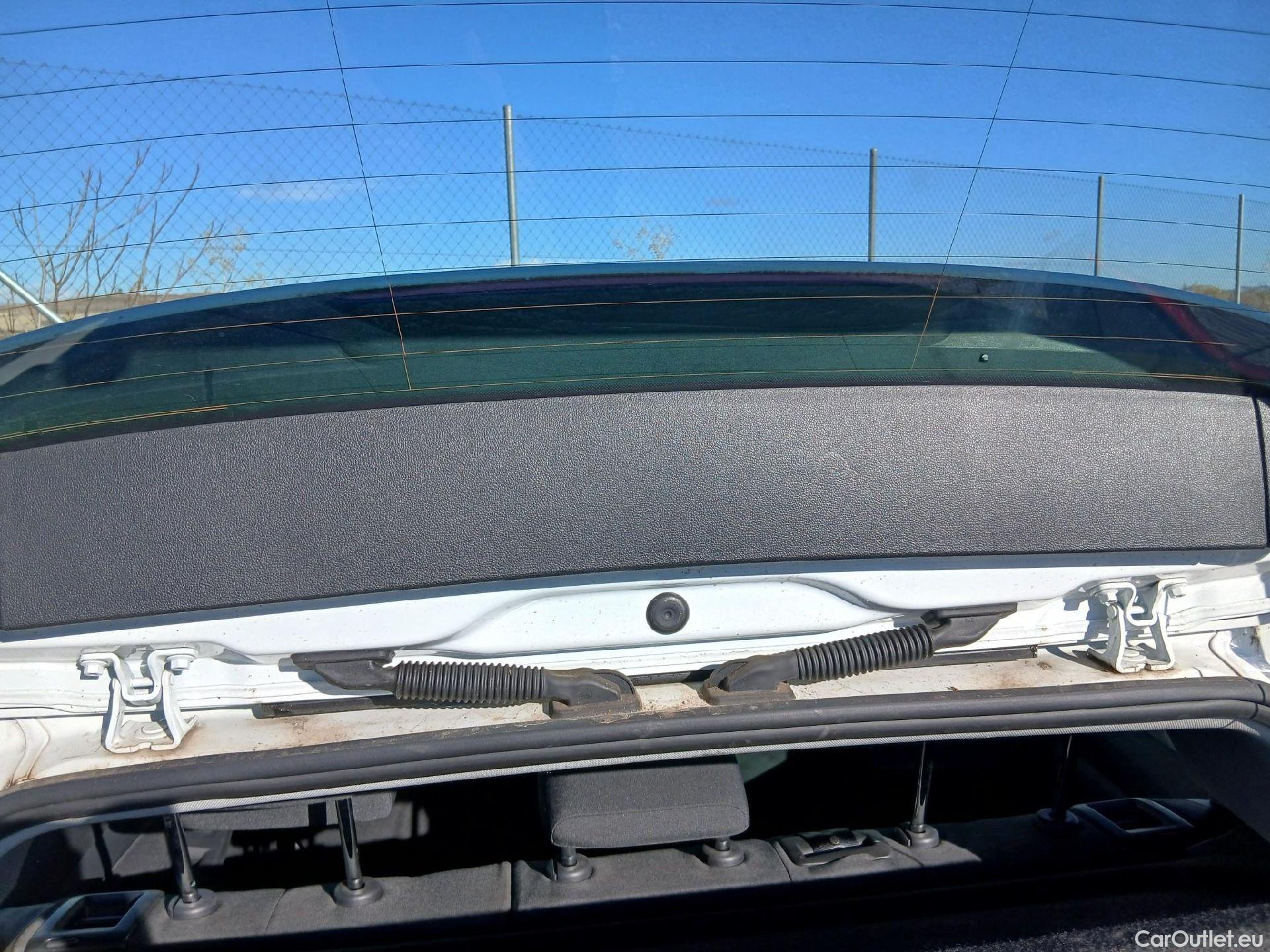  Volkswagen  Golf  VOLKSWAGEN / 2020 / 5P / berlina con portón 2.0 TDI 85kW (115CV) #23