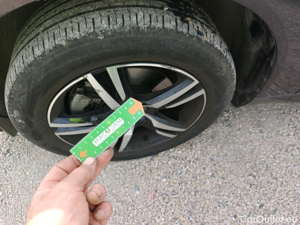  Volvo  XC60 VOLVO  / 2017 / 5P / todoterreno 2.0 T6 AWD Recharge R-Design Auto #2