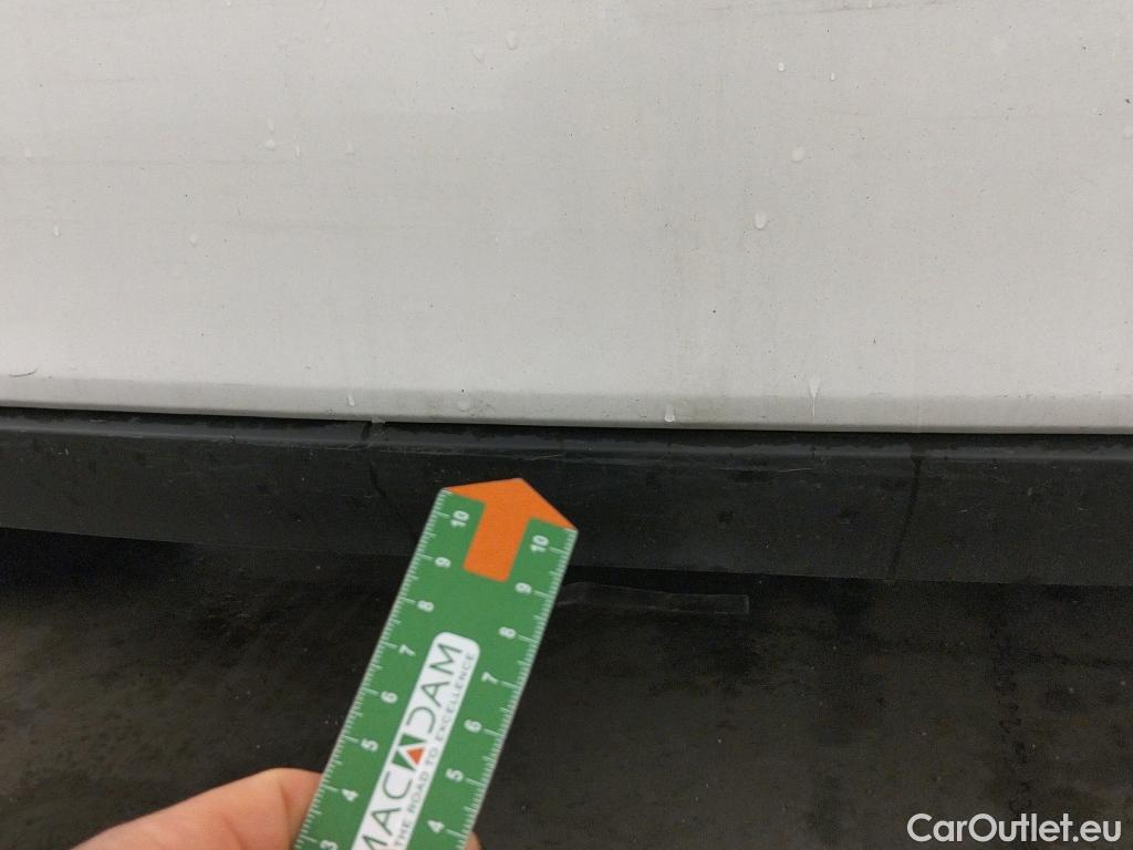  Toyota  Yaris TOYOTA  / 2017 / 5P / berlina con portón 1.5 100H Active #9