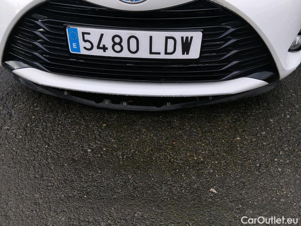  Toyota  Yaris TOYOTA  / 2017 / 5P / berlina con portón 1.5 100H Active #7