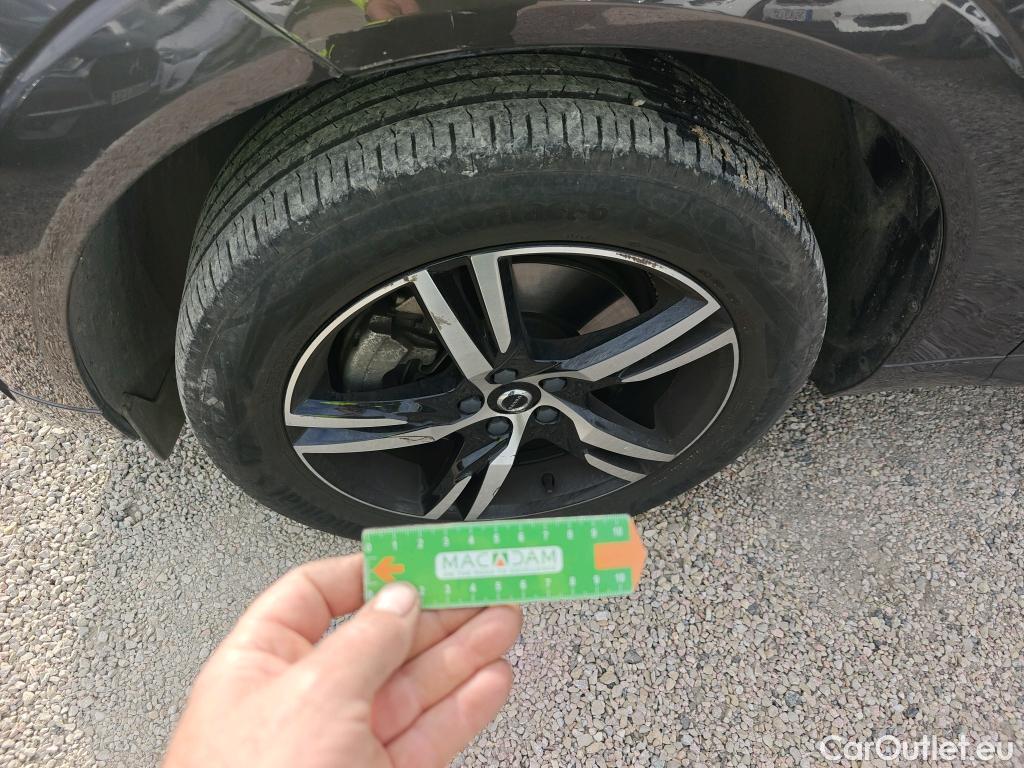  Volvo  XC60 VOLVO  / 2017 / 5P / todoterreno 2.0 T6 AWD Recharge R-Design Auto #1