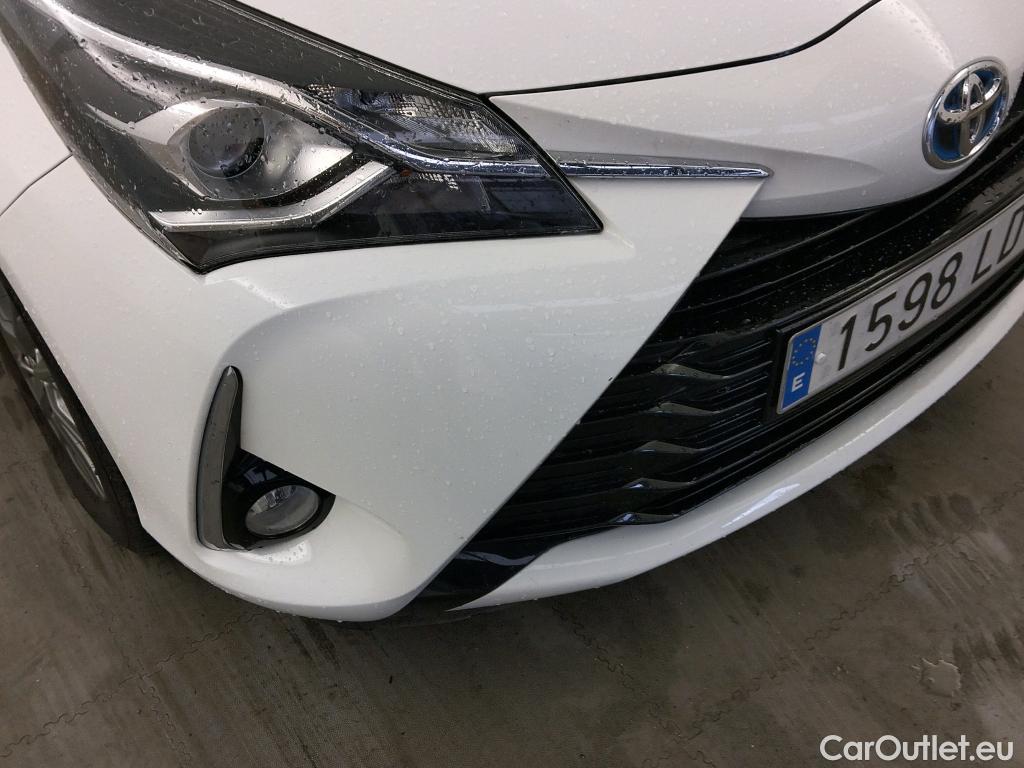  Toyota  Yaris TOYOTA  / 2017 / 5P / berlina con portón 1.5 100H Active #10