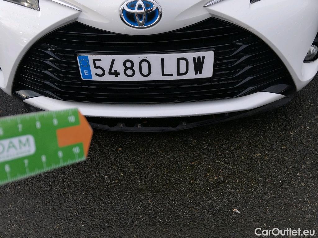  Toyota  Yaris TOYOTA  / 2017 / 5P / berlina con portón 1.5 100H Active #8