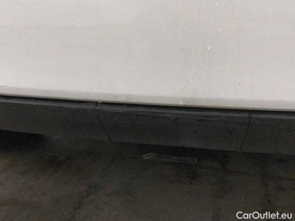  Toyota  Yaris TOYOTA  / 2017 / 5P / berlina con portón 1.5 100H Active #8