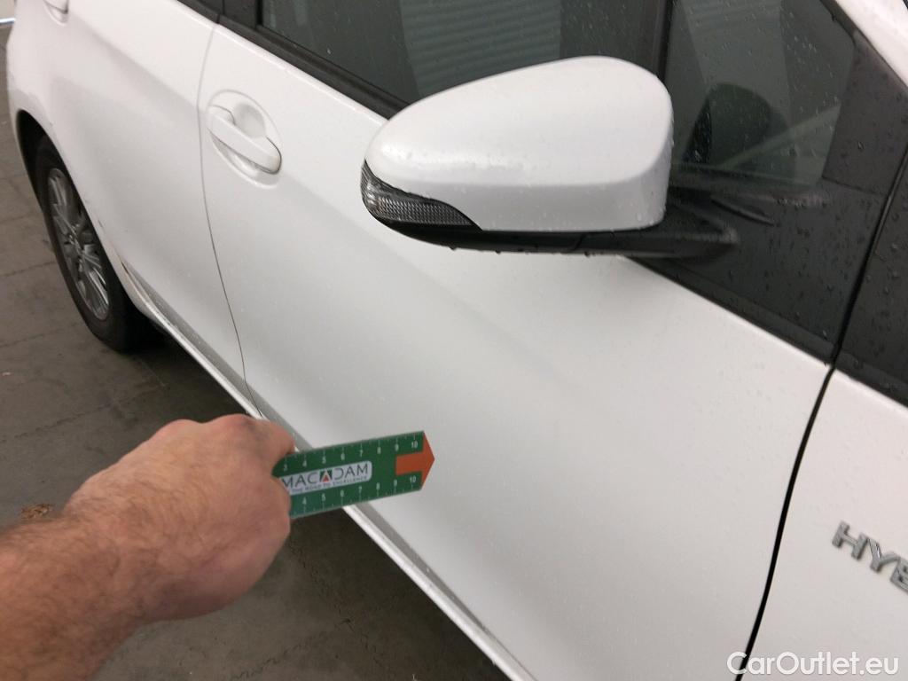  Toyota  Yaris TOYOTA  / 2017 / 5P / berlina con portón 1.5 100H Active #7