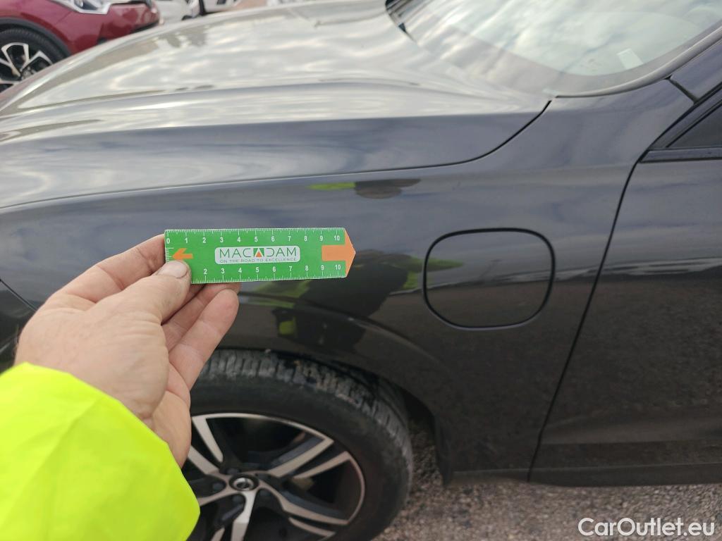  Volvo  XC60 VOLVO  / 2017 / 5P / todoterreno 2.0 T6 AWD Recharge R-Design Auto #3