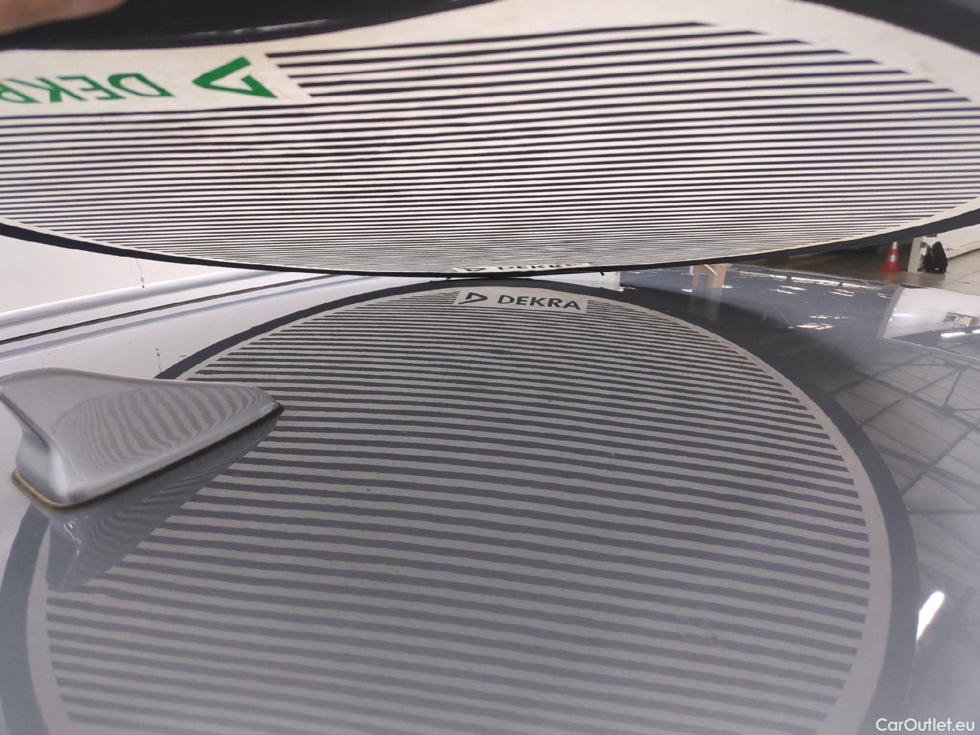  KIA  XCeed KIA  / 2019 / 5P / Crossover 1.6 GDI ISG ISG PHEV ACTIVE BUS DCT6 #30