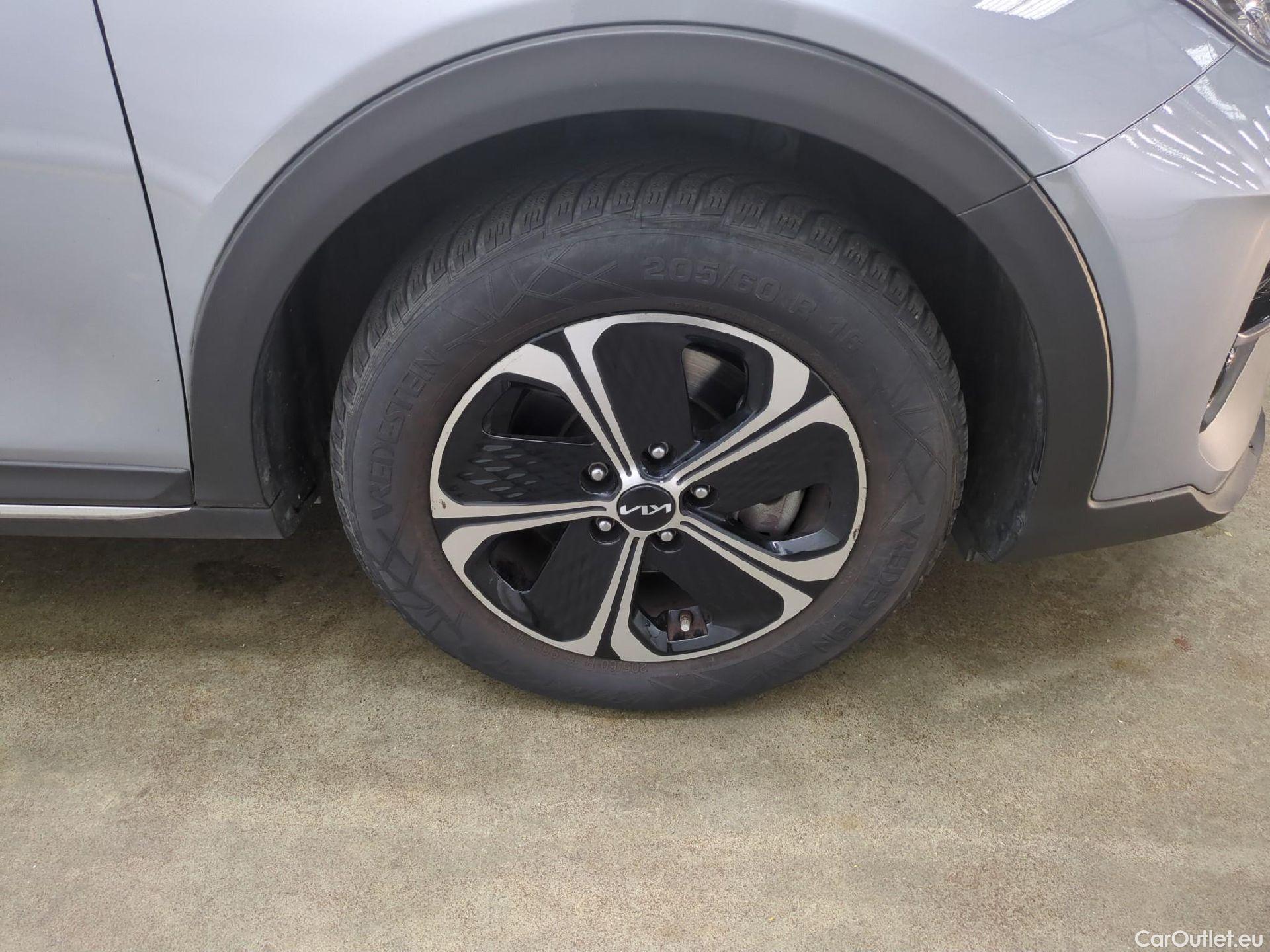  KIA  XCeed KIA  / 2019 / 5P / Crossover 1.6 GDI ISG ISG PHEV ACTIVE BUS DCT6 #15