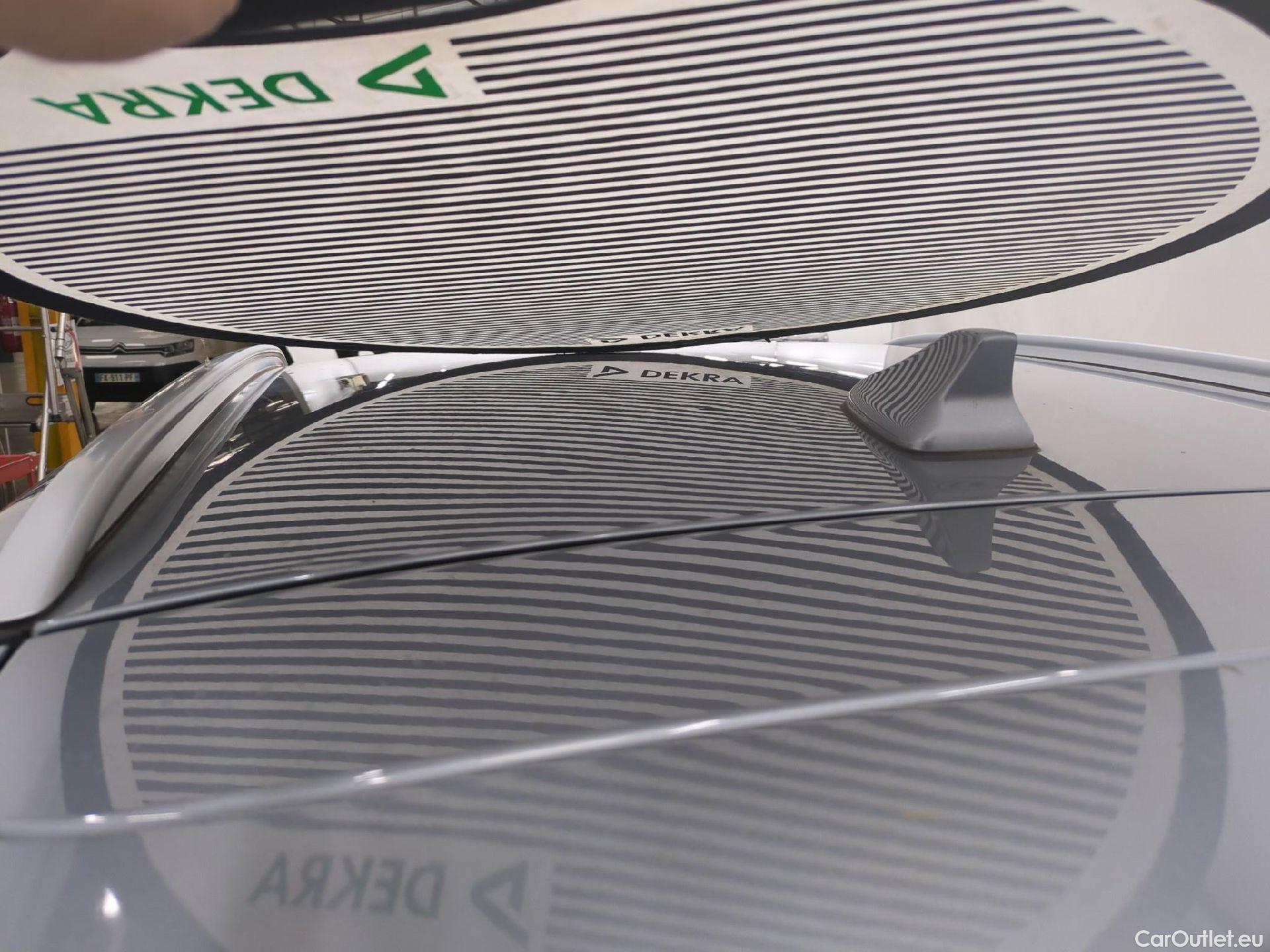  KIA  XCeed KIA  / 2019 / 5P / Crossover 1.6 GDI ISG ISG PHEV ACTIVE BUS DCT6 #33