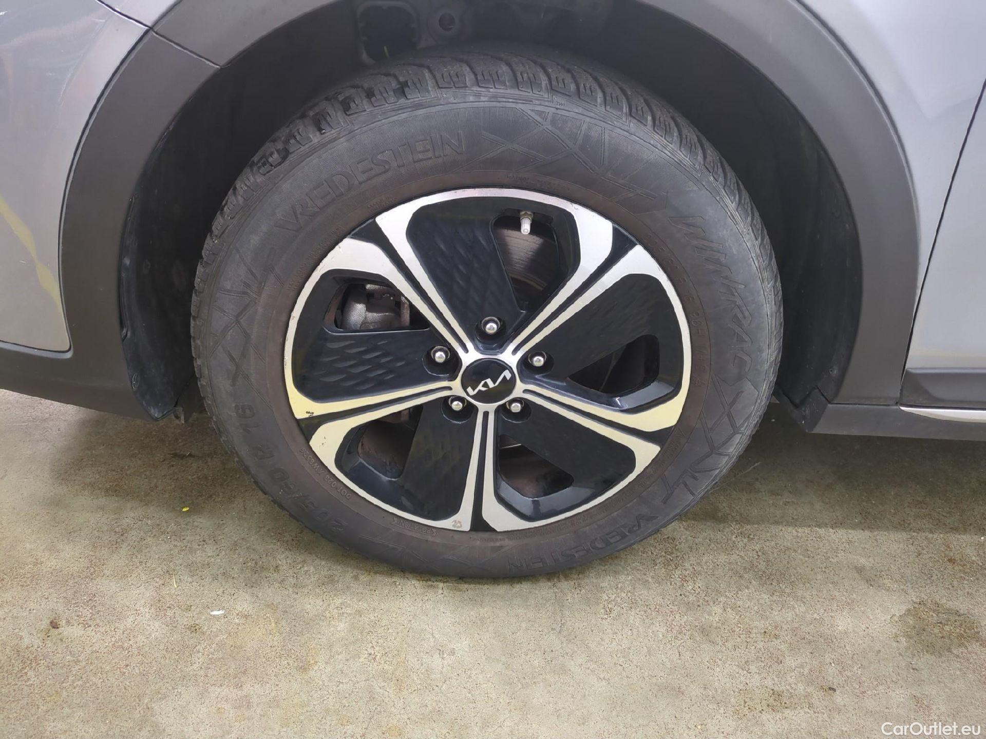  KIA  XCeed KIA  / 2019 / 5P / Crossover 1.6 GDI ISG ISG PHEV ACTIVE BUS DCT6 #1