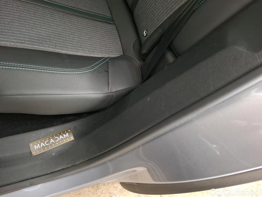  Peugeot  3008  Allure Pack 1.5 HDi 130CV BVA8 E6d #5