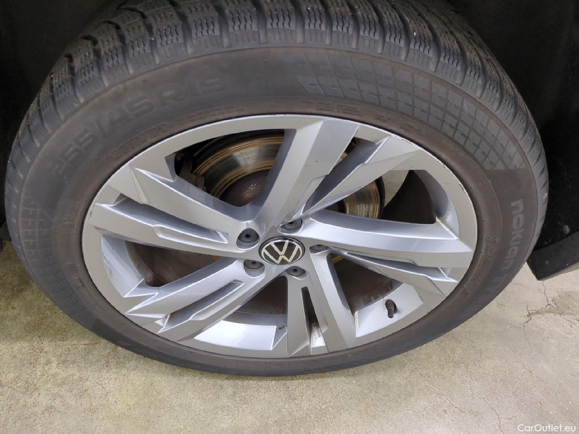  Volkswagen  Tiguan VOLKSWAGEN  / 2020 / 5P / SUV 1.4 eHybrid 245 DSG6 R-Line #25