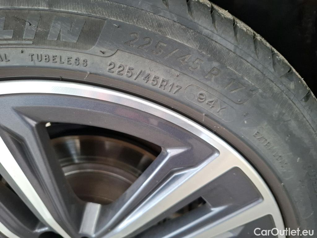  Bmw  Serie 1 BMW Série 1 / 2019 / 5P / Berline 116i Business Design #12