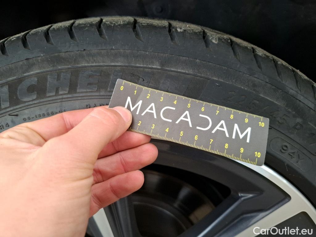  Bmw  Serie 1 BMW Série 1 / 2019 / 5P / Berline 116i Business Design #11