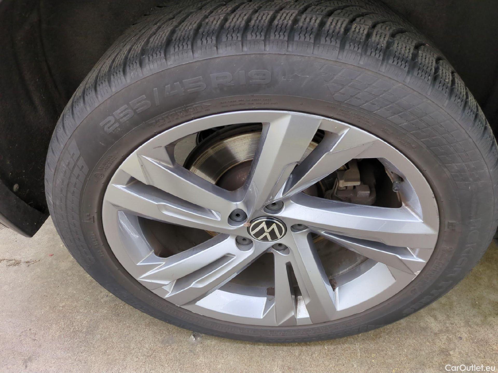  Volkswagen  Tiguan VOLKSWAGEN  / 2020 / 5P / SUV 1.4 eHybrid 245 DSG6 R-Line #30