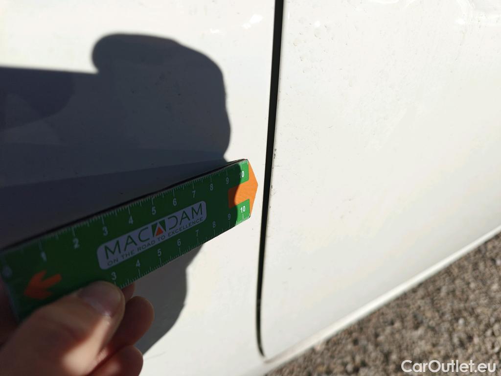  Fiat  500 FIAT  / 2015 / 3P / berlina con portón Red 1.0 Hybrid 51KW (70 CV)(SP)(SL) (AC4) #28