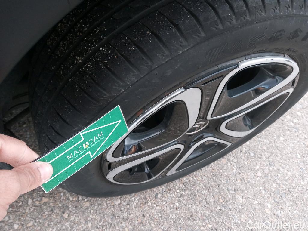  Citroen  C4 Cactus CITROEN  / 2018 / 5P / berlina con portón BlueHDi 100 S&S Feel #26