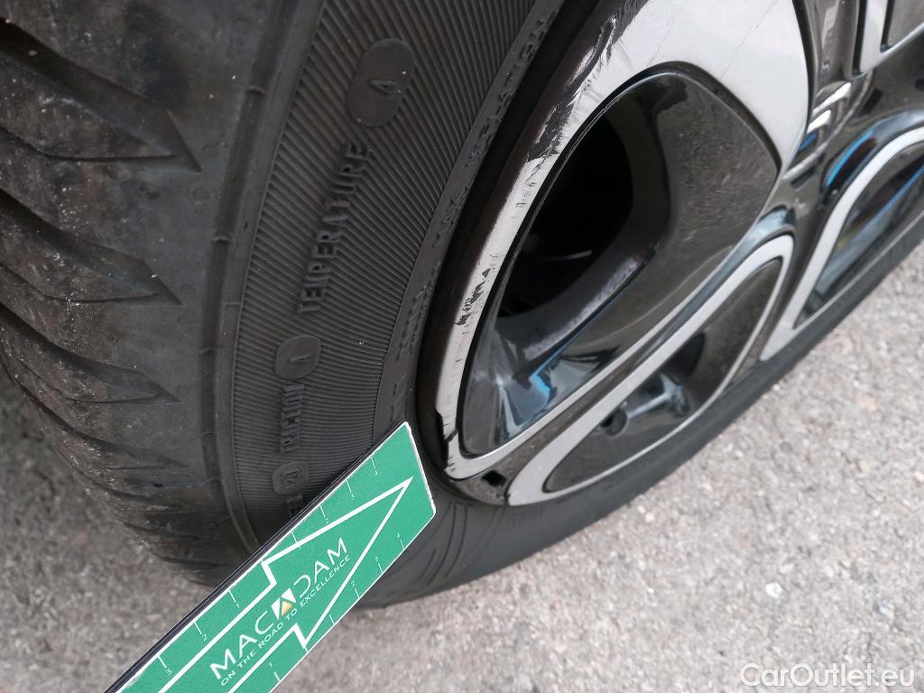  Citroen  C4 Cactus CITROEN  / 2018 / 5P / berlina con portón BlueHDi 100 S&S Feel #24