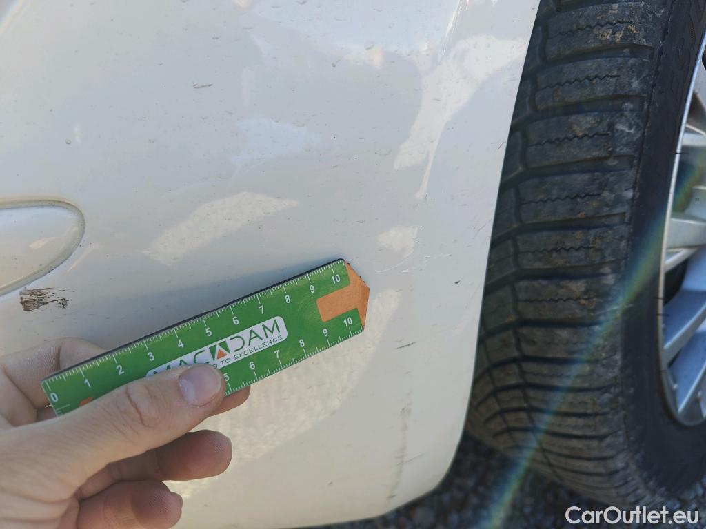  Fiat  500 FIAT  / 2015 / 3P / berlina con portón Red 1.0 Hybrid 51KW (70 CV)(SP)(SL) (AC4) #18