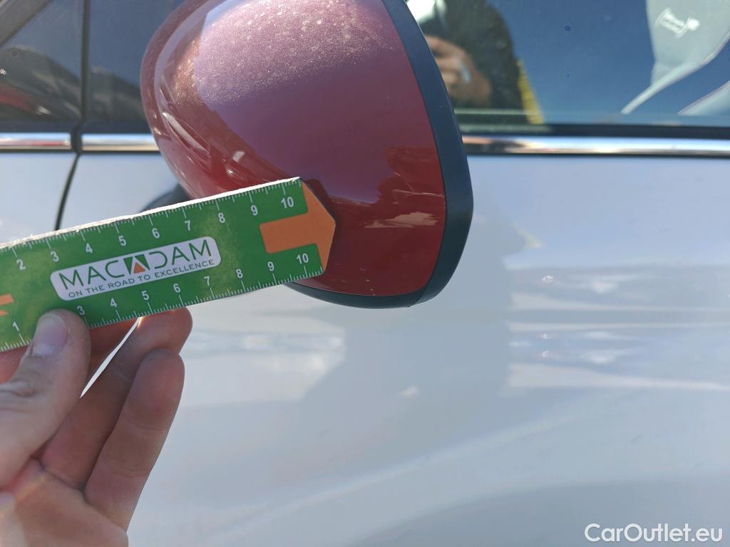  Fiat  500 FIAT  / 2015 / 3P / berlina con portón Red 1.0 Hybrid 51KW (70 CV)(SP)(SL) (AC4) #23